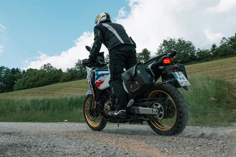 Motorradfahren lernen - die richtige Offroad-Körperhaltung! Motorradfahren lernen - die richtige Offroad-Körperhaltung!