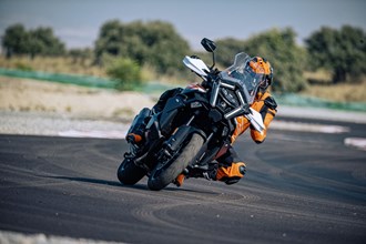 KTM 1390 Super Adventure S 2025 präsentiert