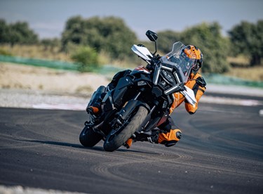 KTM 1390 Super Adventure S 2025 präsentiert