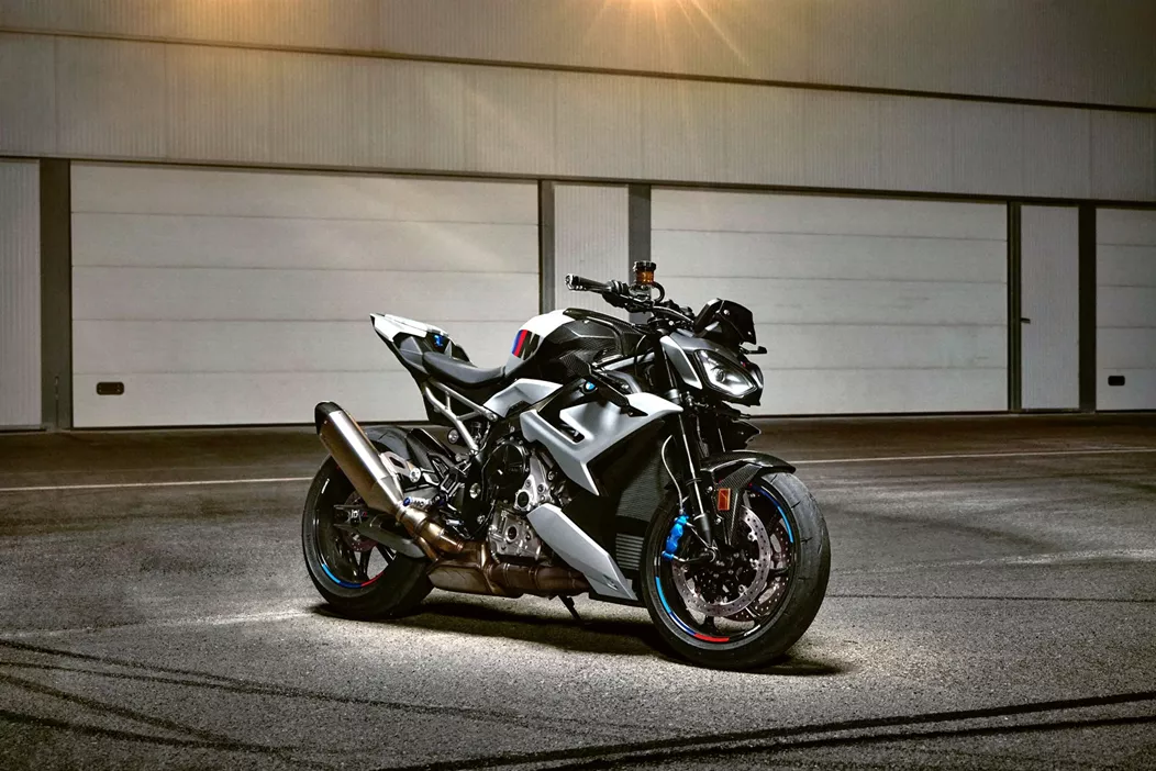 BMW presenterar den nya M 1000 R. Förutom den fantastiska designuppdateringen får roadstern även den senaste tekniken från BMW M-avdelningen.