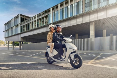 Neuer 125er Elektroroller: Honda CUV e: 2025