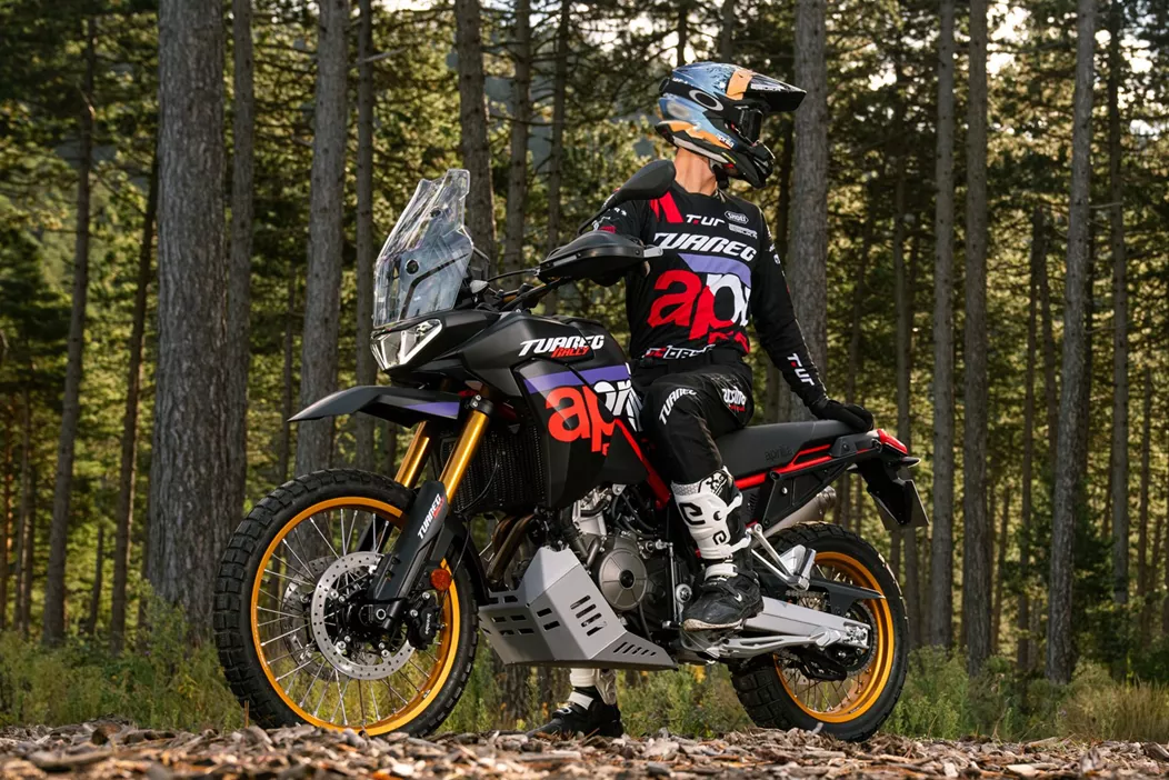 Endlich gibt es für alle echten Offroad-Freaks eine ernsthafte Aprilia Tuareg Rally, die nahezu der Wettbewerbsversion entspricht, die das Africa Eco-Race gewinnen konnte!