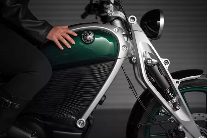 Royal Enfield, poznat po svojim klasičnim motociklima u srednjem segmentu (250-750ccm), proširuje svoju ponudu ka elektromobilnosti i predstavlja sa "Flying Flea" novi brend za urbane električne motocikle.