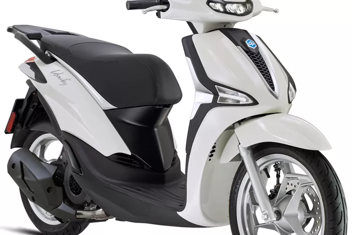 Piaggio predstavlja na EICMA sajmu nove modele skutera za 2025. godinu. Novi modeli su namenjeni širokoj ciljnoj grupi koja traži udobnost u vožnji kako u gradskom saobraćaju, tako i na dužim relacijama. Evo pregleda.