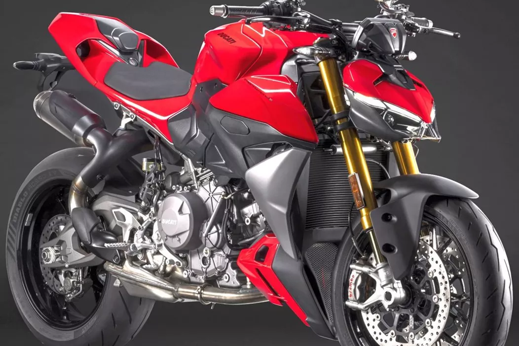 With the Streetfighter V2, Ducati presents a new edition of the "Streetfighter" spirit - radical, raw, and uncompromisingly made for the street. Here, the essence of the new Panigale V2 is distilled to its core, resulting in a naked bike that focuses on maximum riding pleasure and is also intended to bring joy to beginners.