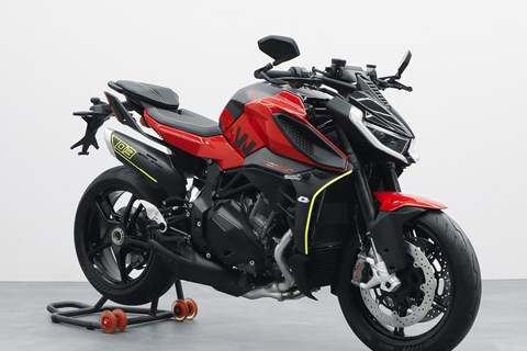 163 PS Naked Bike aus China! QJMOTOR SRK1000 2025