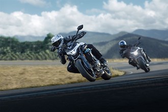 Neue CFMOTO Dreizylinder Motorräder: 675NK und 675SR-R 2025