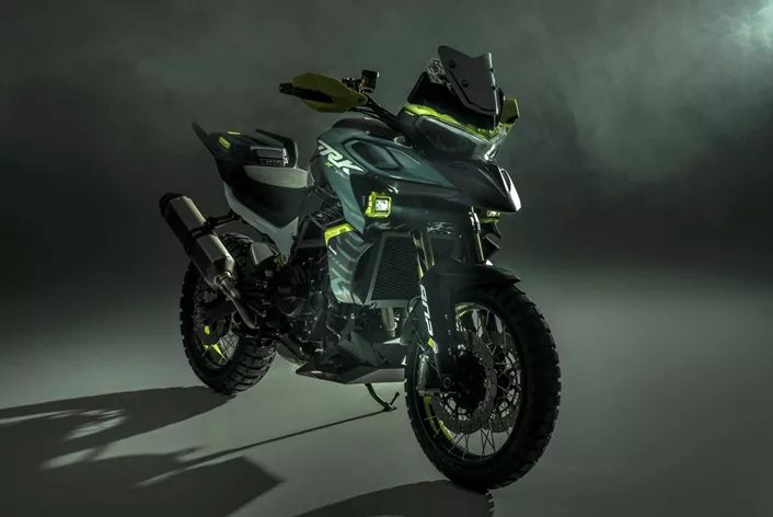 Benelli predstavlja novi TRK 902 Xplorer Concept na sajmu EICMA 2024, čime proširuje svoj portfolio u segmentu avanturističkih motocikala. Sa potpuno novim dizajnom i svežom platformom, model želi da impresionira kako na terenu, tako i na putu.