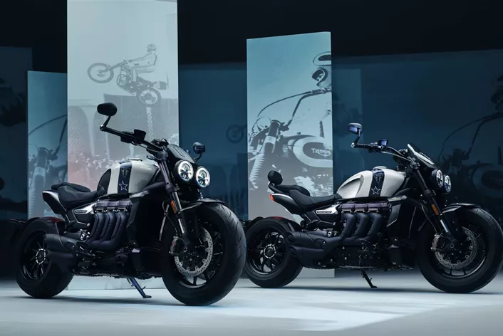 Triumph Motorcycles präsentiert die Rocket 3 Evel Knievel Limited Edition, eine Hommage an den legendären Stuntman Evel Knievel. Mit weltweit nur 500 Exemplaren der Modelle Rocket 3 R und GT (jeweils 250 Stück) bringt Triumph ein Motorrad auf den Markt, das die Faszination um den berühmten Daredevil in Design und Details einfängt.