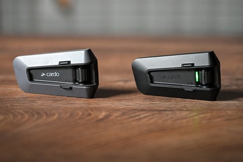 Cardo Packtalk Edge vs. Pro - Die Unterschiede der Features