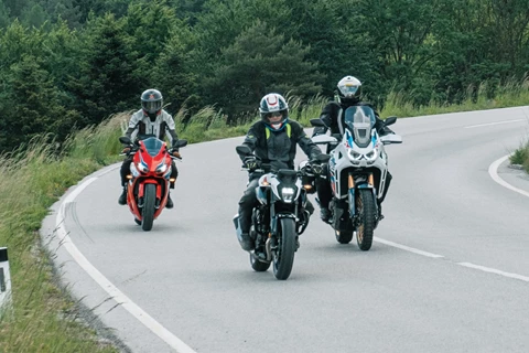 Motorradfahren lernen - Gruppenfahrten Motorradfahren lernen - Gruppenfahrten