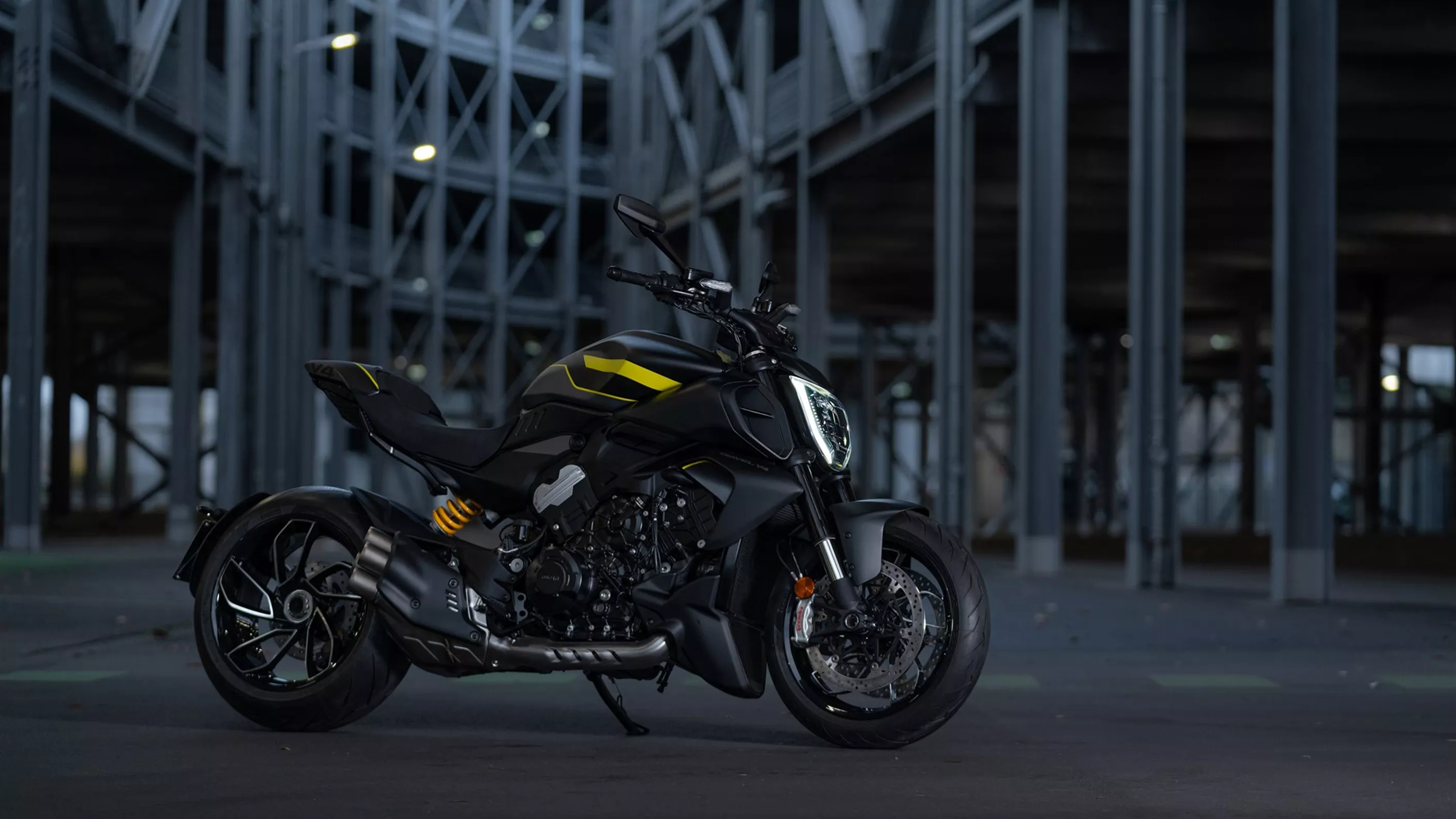 Ducati Diavel V4 2025 na nova "Black Roadster Livery" Ducati Diavel V4 2025 na nova "Black Roadster Livery"