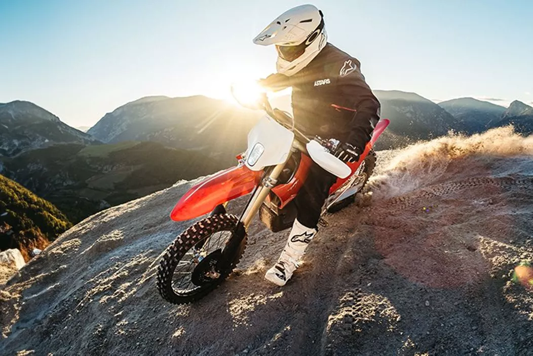 Stark Future présente une enduro électrique homologuée pour la route, dotée de composants haut de gamme et de données principales impressionnantes, la Stark Varg EX. Voici tous les détails et informations connus.