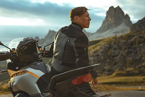 Modeka Kollektion 2025 - Katalog mit neuen Produkten präsentiert