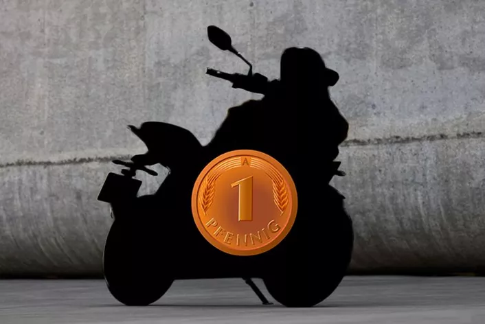 Ofta hör man inom motorcykelgemenskapen klagomålet att man snart inte kommer att ha råd med tvåhjulshobbyn på grund av de skyhöga priserna. Det verkar särskilt gälla större touringmotorcyklar. Men att köra motorcykel behöver inte vara dyrt! Här är nya, men relativt billiga maskiner som passar för resor.