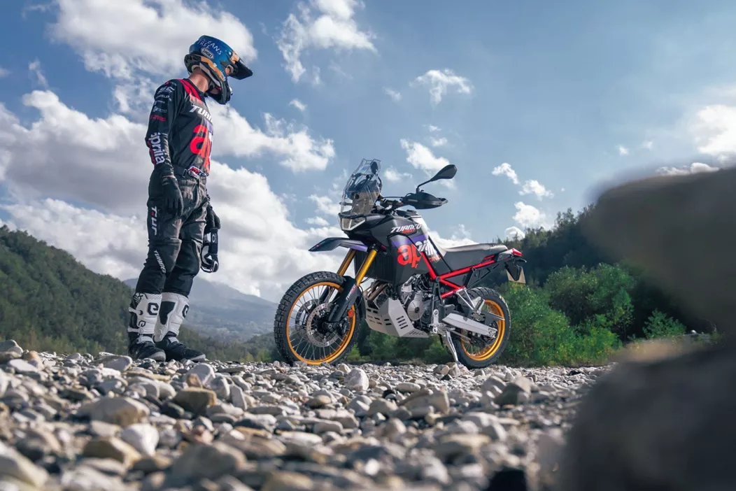 Le novità Aprilia 2025 comprendono una vasta gamma di modelli aggiornati, che convincono con tecnologia moderna e design rinnovati. Dai modelli d'ingresso da 125 cc fino alle moto ad alte prestazioni, Aprilia offre opzioni versatili per il 2025.