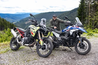 BMW R 1300 GS vs. BMW F 900 GS Landstraßen-Test & Vergleich 2024 BMW R 1300 GS vs. BMW F 900 GS Landstraßen-Test & Vergleich 2024
