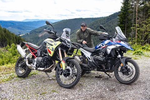 BMW R 1300 GS vs. BMW F 900 GS Landstraßen-Test & Vergleich 2024 BMW R 1300 GS vs. BMW F 900 GS Landstraßen-Test & Vergleich 2024