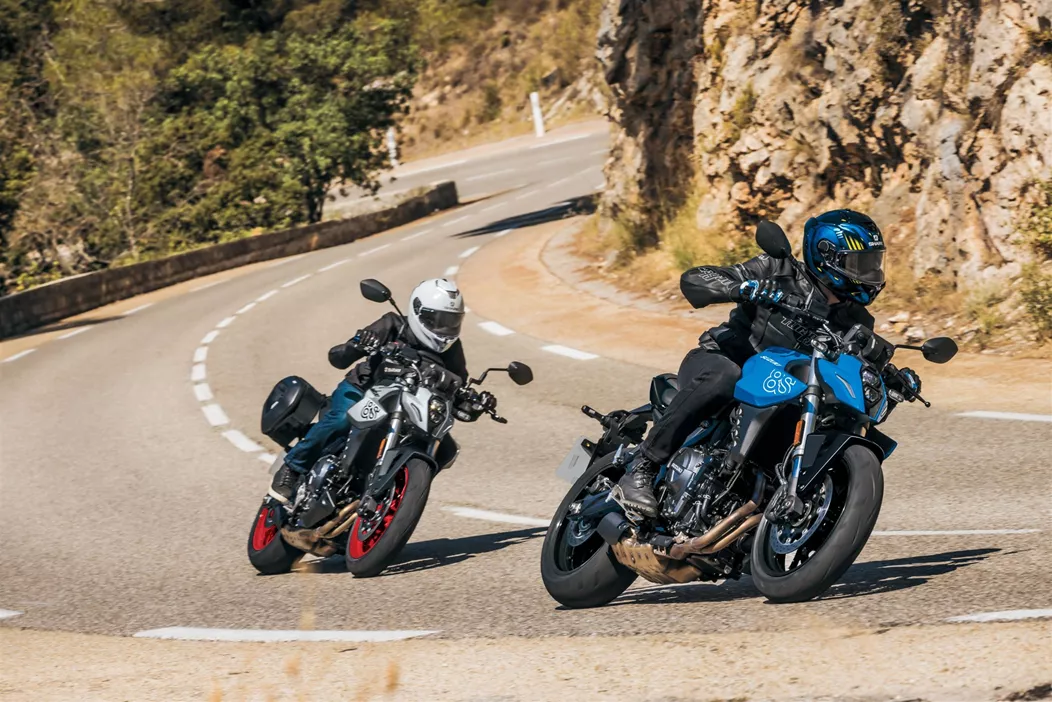 Suzuki har uppdaterat GSX-8S för modellåret 2025. Den nakna motorcykeln erbjuds i tre nya färgvarianter och förblir tekniskt oförändrad. Fokus ligger fortsatt på den kraftfulla motorn, moderna assistanssystem och ett balanserat chassi.