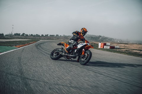 KTM 125 SMC R und KTM 390 SMC R neu für 2025