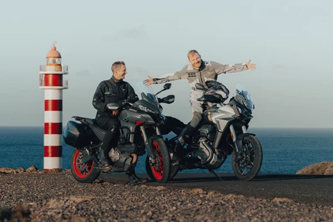 Moto Guzzi Stelvio vs. Ducati Multistrada V2 S Moto Guzzi Stelvio vs. Ducati Multistrada V2 S