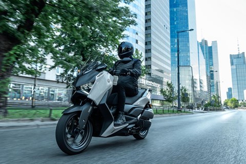 Yamaha XMAX 125 & XMAX 300 2025: Jetzt in 3 Versionen!