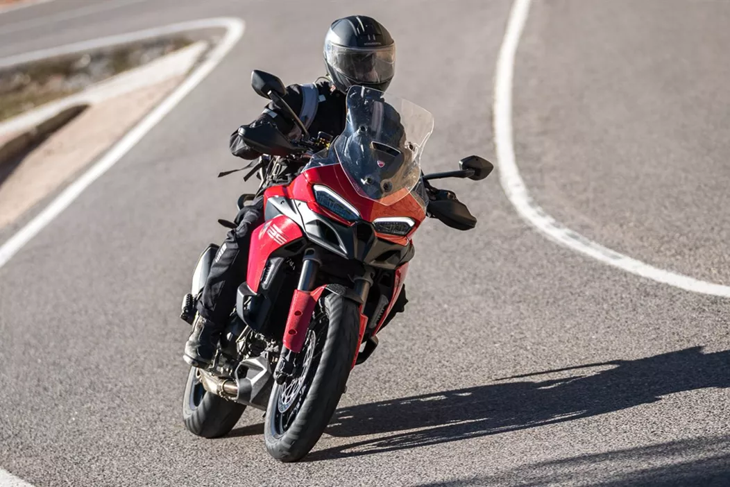 The anticipation for the first test of the new Ducati Multistrada V2 is particularly high this time, as the sport-touring machine has been almost completely redesigned for the 2025 model year! During the initial ride in Valencia, Schaaf is set to discover how the new engine and all the other updates feel on the road!