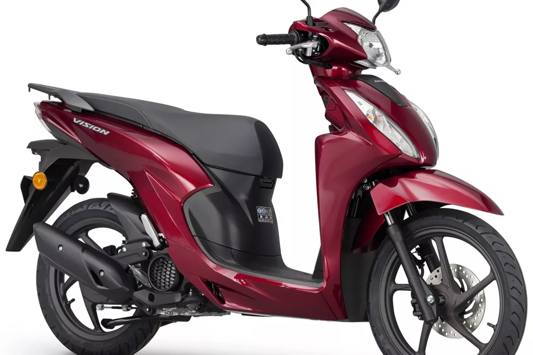 A Honda 2025-ben bővíti modellpalettáját a Vision 110 frissített változatával. A robogó mostantól teljesíti az Euro 5+ károsanyag-kibocsátási normát, és két új színváltozatban érhető el. Emellett USB-C töltőaljzattal is felszerelték.