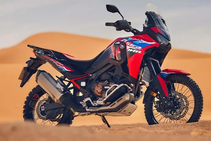 Die Africa Twin ist ein beliebtes Adventure-Bike. Doch wie schlägt sie sich im Laufe ihres zweirädrigen Lebens? Hier sind Langzeiterfahrungen, Stärken, Schwächen und die besten Tipps von tausenden Testkilometern und aus der Africa Twin Community.