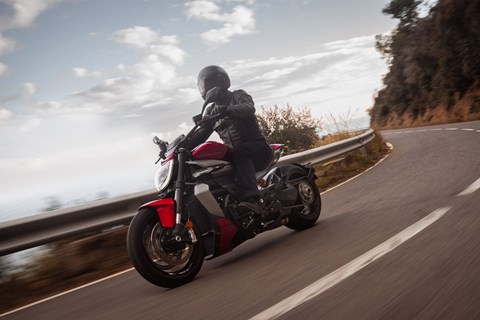 Ducati XDiavel V4 2025 Italo-Edeleisen mit Dampf