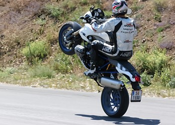 BMW HP2 Megamoto: Der legendäre Retro-Test des Bayern-Supermoto BMW HP2 Megamoto: Der legendäre Retro-Test des Bayern-Supermoto