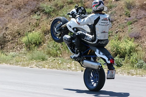BMW HP2 Megamoto: Der legendäre Retro-Test des Bayern-Supermoto BMW HP2 Megamoto: Der legendäre Retro-Test des Bayern-Supermoto