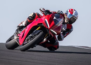 Ducati Panigale V2 2025 Test auf der Rennstrecke Ducati Panigale V2 2025 Test auf der Rennstrecke