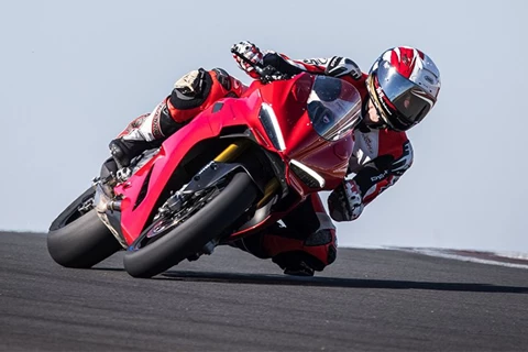 Ducati Panigale V2 2025 Test auf der Rennstrecke Ducati Panigale V2 2025 Test auf der Rennstrecke