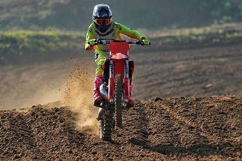 Pirelli SCORPION MX32 MID SOFT: Neuer Motocross-Reifen 2025
