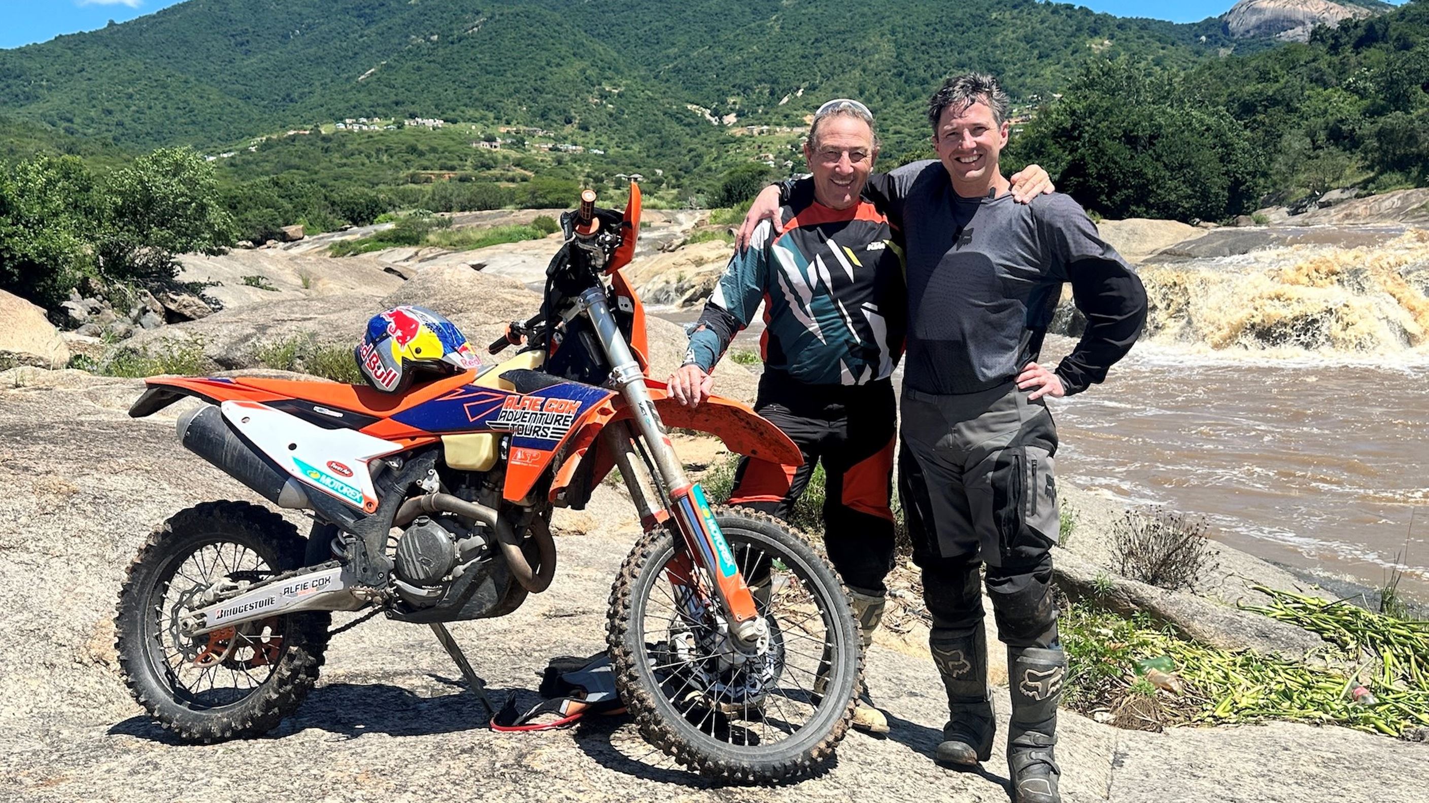 KTM 300 EXC i KTM 450 EXC 2025 – porównanie KTM 300 EXC i KTM 450 EXC 2025 – porównanie
