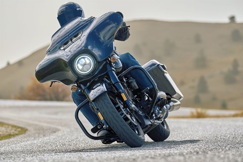 Der neue Pirelli DIABLO POWERCRUISER