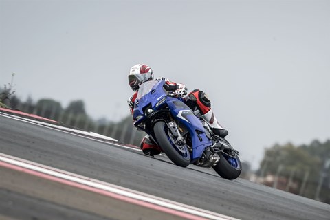 Yamaha R9 Test 2025 auf der Rennstrecke