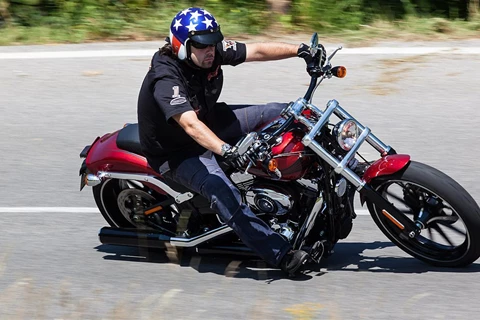 Harley-Davidson Breakout im Retrotest - immer noch eine Ikone! Harley-Davidson Breakout im Retrotest - immer noch eine Ikone!