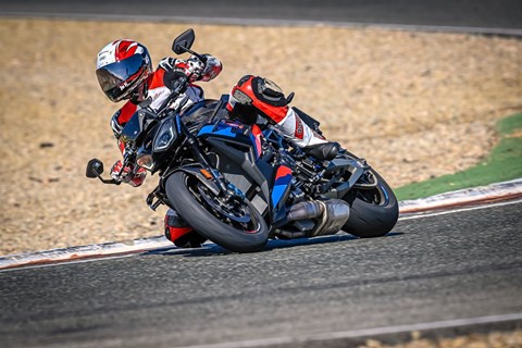 BMW M 1000 R Test 2025 - inklusive Vergleich mit S 1000 R