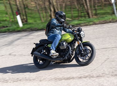 Moto Guzzi V7 Sport mit echter Bremse! Test 2025 Moto Guzzi V7 Sport mit echter Bremse! Test 2025