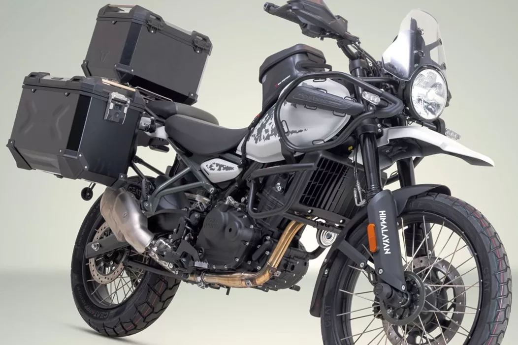 La nouvelle Royal Enfield Himalayan 450 s'est affirmée comme un digne successeur du modèle précédent de 411 cm³. En conséquence, SW-MOTECH propose une vaste gamme d'accessoires qui renforcent spécifiquement les atouts de la nouvelle Himalayan.