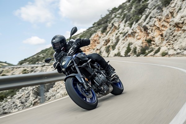 Test Yamaha MT-07 2025 