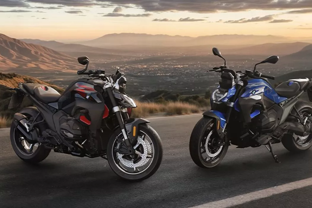 Avec la nouvelle BMW R 1300 R, BMW Motorrad présente un roadster dynamique entièrement redéveloppé. Ce modèle, à la fois techniquement et esthétiquement plus sportif, s'adresse aux motards qui souhaitent allier dynamisme et praticité au quotidien. Outre un design entièrement repensé, la nouvelle R 1300 R propose un moteur Boxer plus performant, un cadre nouvellement conçu et des systèmes d'assistance modernes.