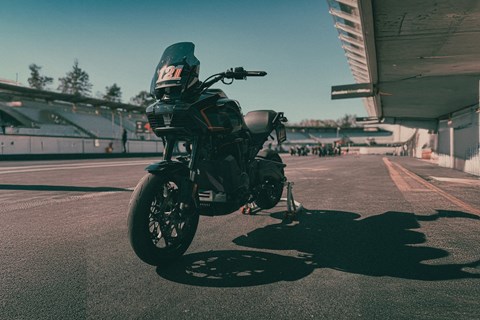 Harley-Davidson Pan America ST: Tracktest mit Martin Bauer kommt