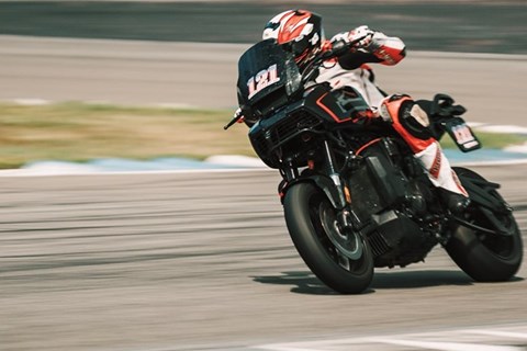 5 Gründe, warum du mit der Reiseenduro auf den Trackday gehörst!