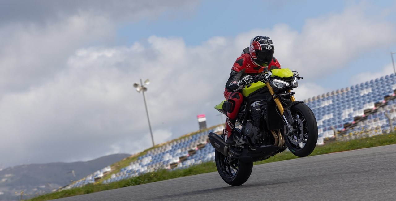 Triumph Speed Triple 1200 RX Test