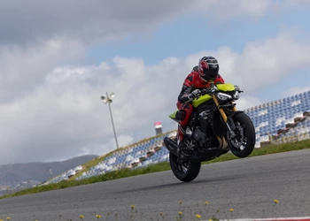 Triumph Speed Triple 1200 RX Test Triumph Speed Triple 1200 RX Test