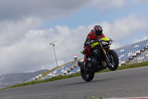 Triumph Speed Triple 1200 RX Test Triumph Speed Triple 1200 RX Test