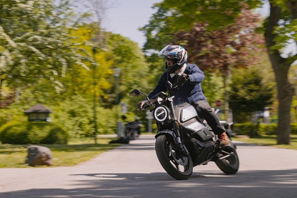NIU RQi 2025 im Test – Elektrisches A1-Motorrad 